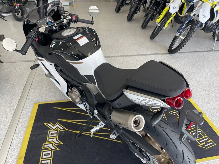 2025 CFMOTO 2025 CF MOTO 500CC 500SR VOOM ABS NEBULA WHITE