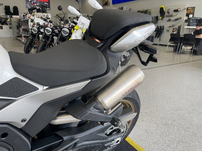 2025 CFMOTO 2025 CF MOTO 500CC 500SR VOOM ABS NEBULA WHITE