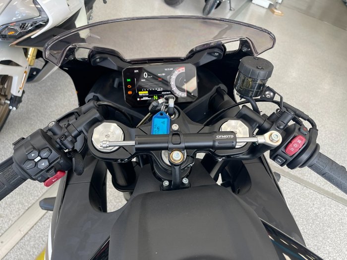 2025 CFMOTO 2025 CF MOTO 500CC 500SR VOOM ABS NEBULA WHITE