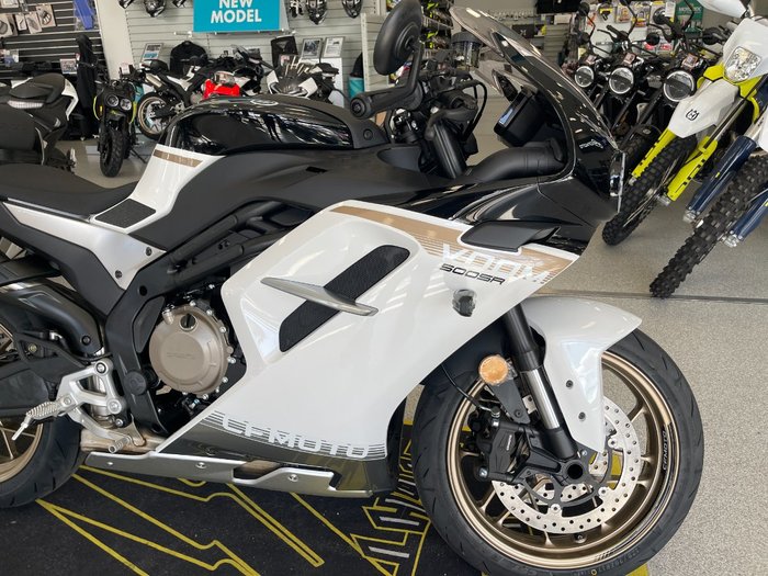 2025 CFMOTO 2025 CF MOTO 500CC 500SR VOOM ABS NEBULA WHITE