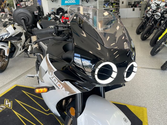 2025 CFMOTO 2025 CF MOTO 500CC 500SR VOOM ABS NEBULA WHITE