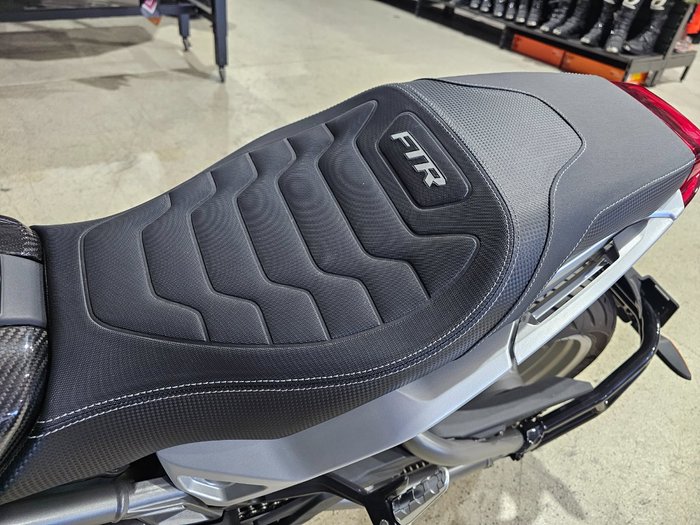 2023 INDIAN FTR R 1200 CARBON BLUE