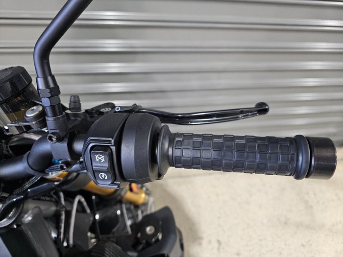 2023 INDIAN FTR R 1200 CARBON BLUE