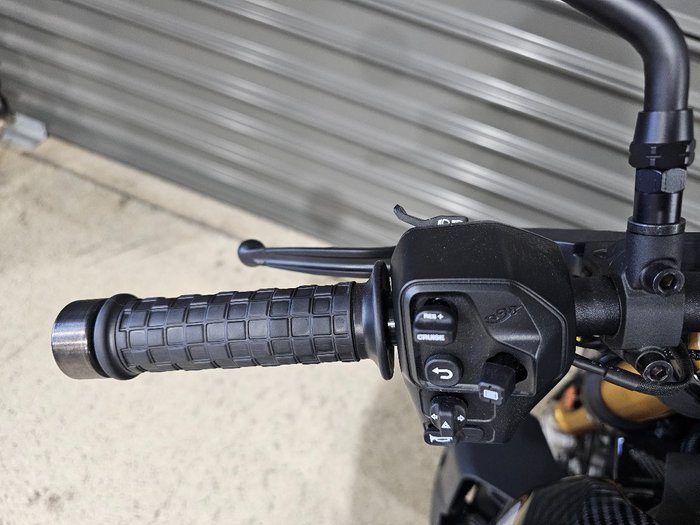 2023 INDIAN FTR R 1200 CARBON BLUE