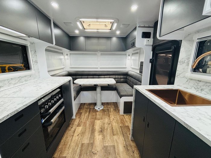 2024 Wonderland RV 22Ft Rear Club Lounge & Centre Bathroom