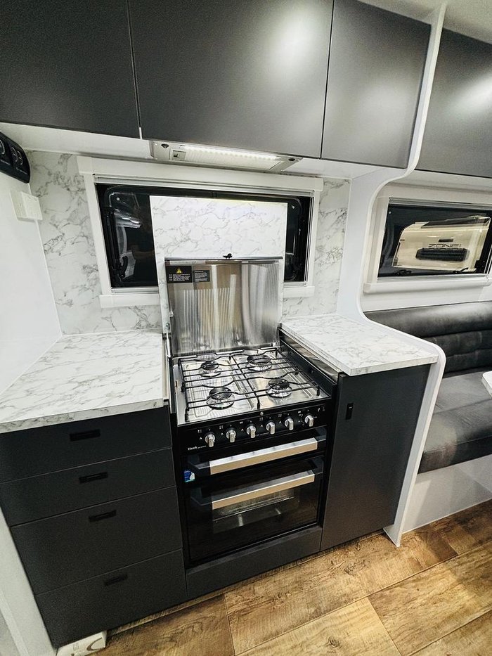 2024 Wonderland RV Ho2200rc Rear Club Lounge & Centre Bathroom