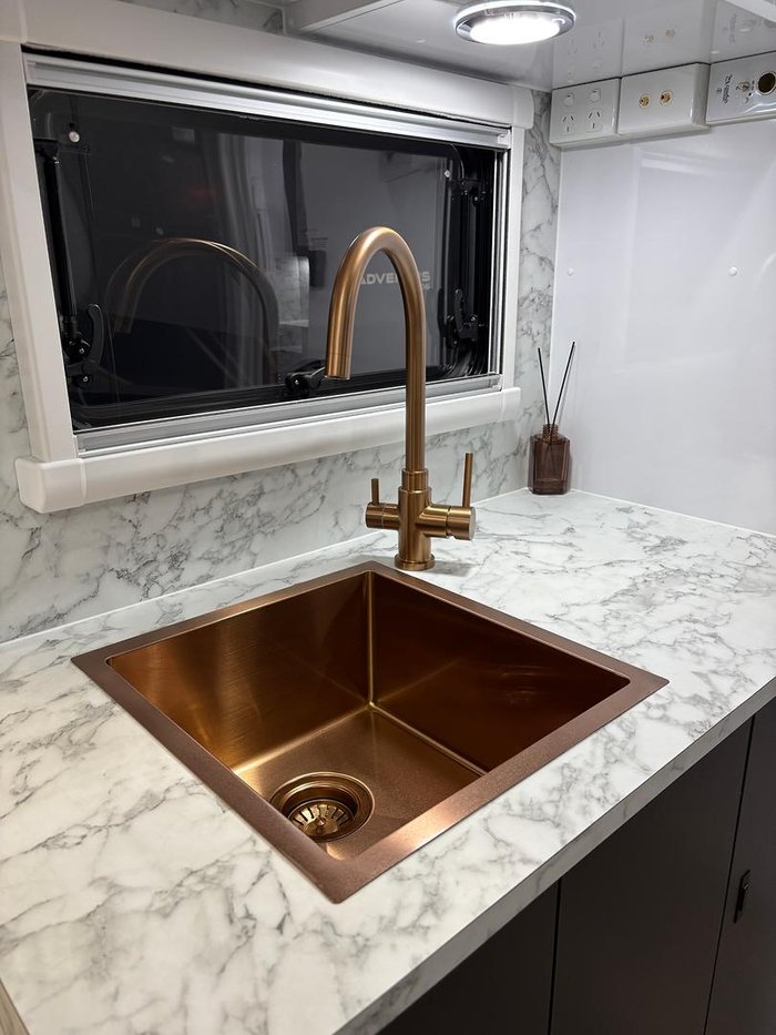 2024 Wonderland RV 22Ft Rear Club Lounge & Centre Bathroom