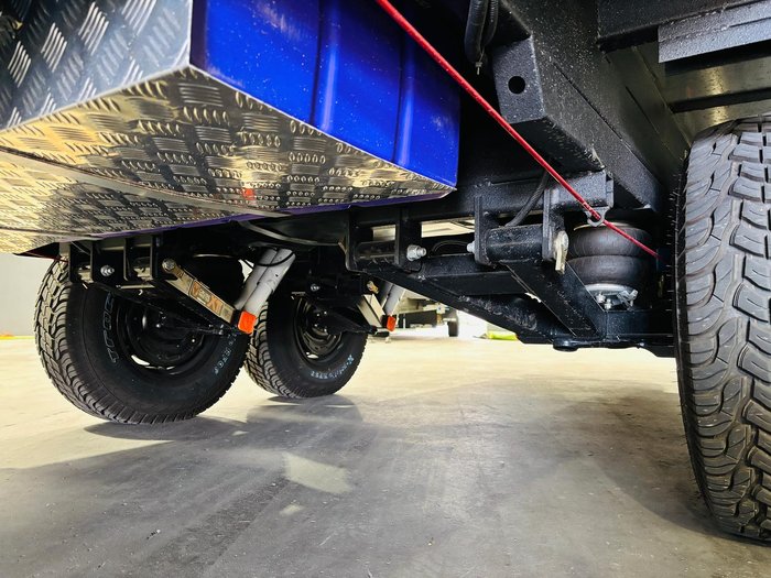 2024 Wonderland RV Ho2200rc Rear Club Lounge & Centre Bathroom