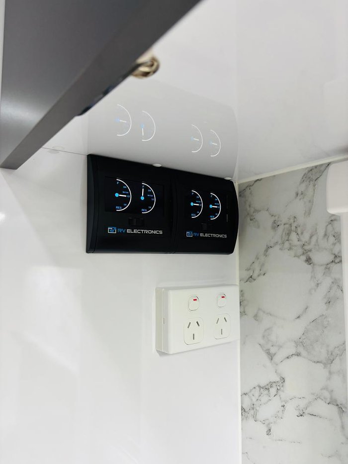 2024 Wonderland RV Ho2200rc Rear Club Lounge & Centre Bathroom