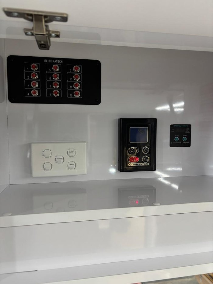 2024 Wonderland RV 22Ft Rear Club Lounge & Centre Bathroom