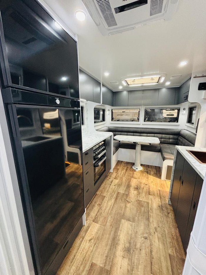 2024 Wonderland RV 22Ft Rear Club Lounge & Centre Bathroom