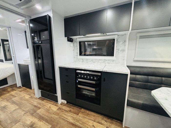 2024 Wonderland RV 22Ft Rear Club Lounge & Centre Bathroom