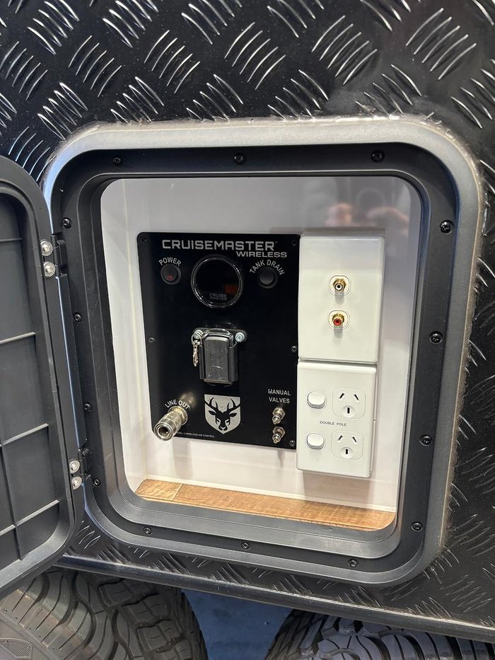 2024 Wonderland RV Ho2200rc Rear Club Lounge & Centre Bathroom