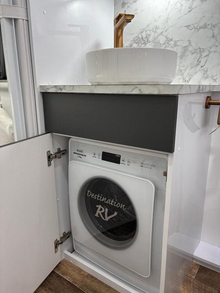 2024 Wonderland RV Ho2200rc Rear Club Lounge & Centre Bathroom