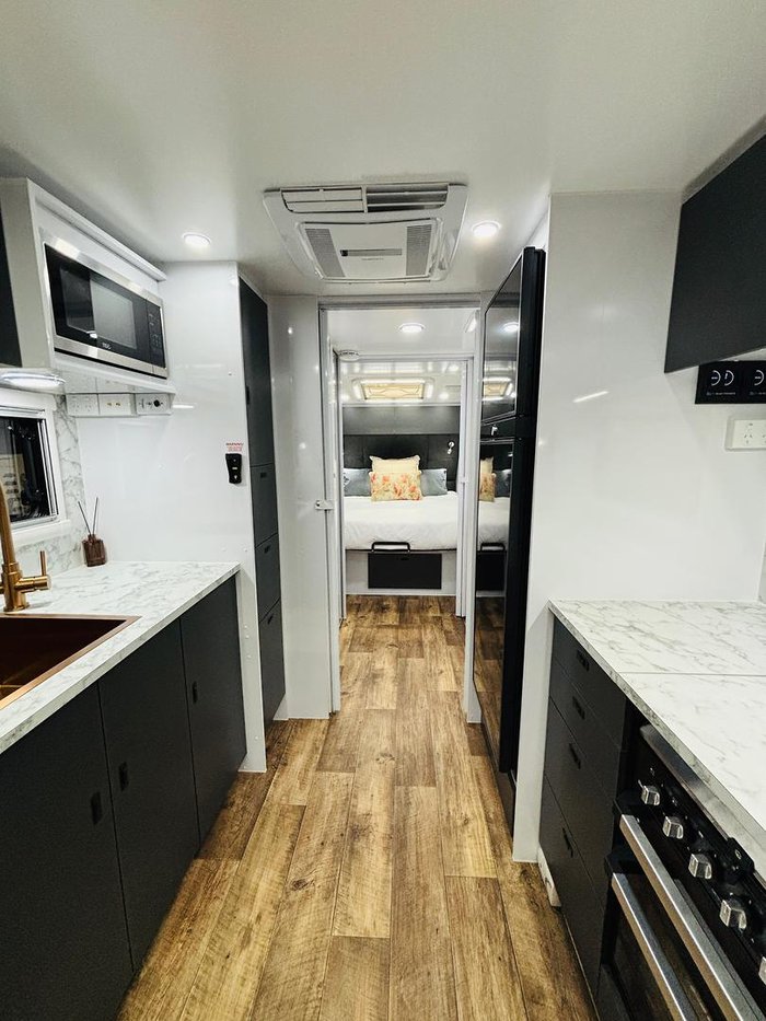 2024 Wonderland RV 22Ft Rear Club Lounge & Centre Bathroom