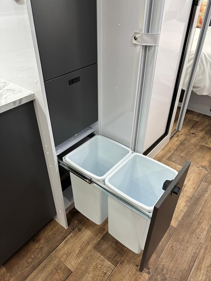 2024 Wonderland RV Ho2200rc Rear Club Lounge & Centre Bathroom