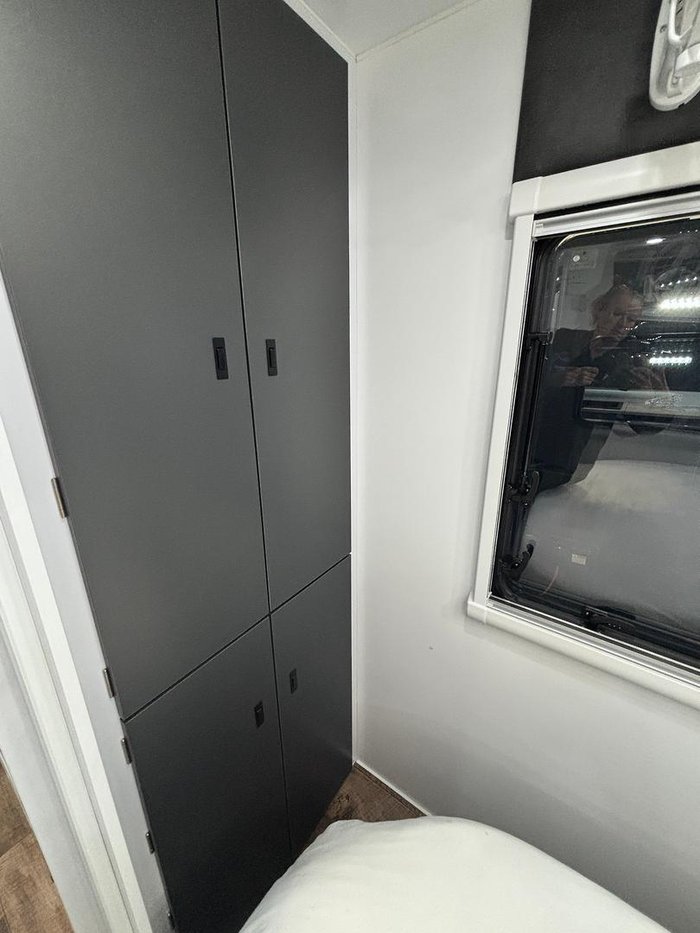 2024 Wonderland RV Ho2200rc Rear Club Lounge & Centre Bathroom