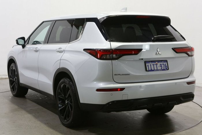 2023 Mitsubishi Outlander LS Black Edition