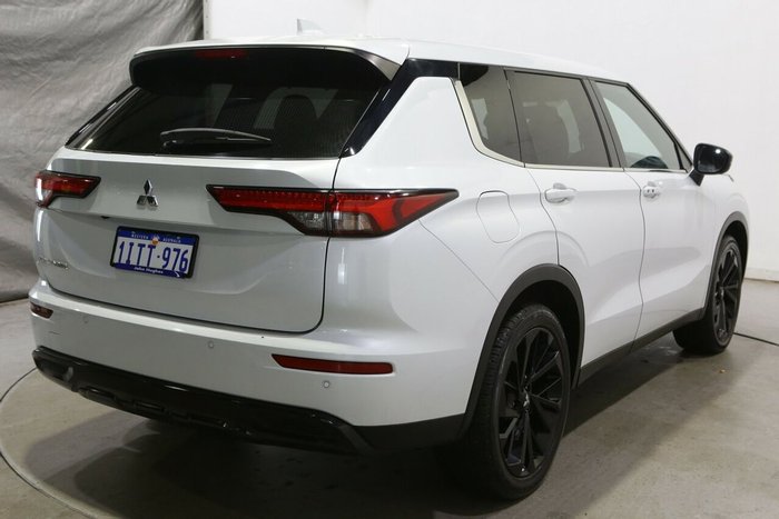 2023 Mitsubishi Outlander LS Black Edition