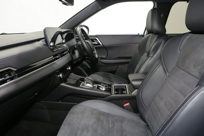 2023 Mitsubishi Outlander LS Black Edition