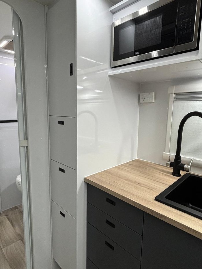 2025 Wonderland RV Adventus Rear Bunk Layout