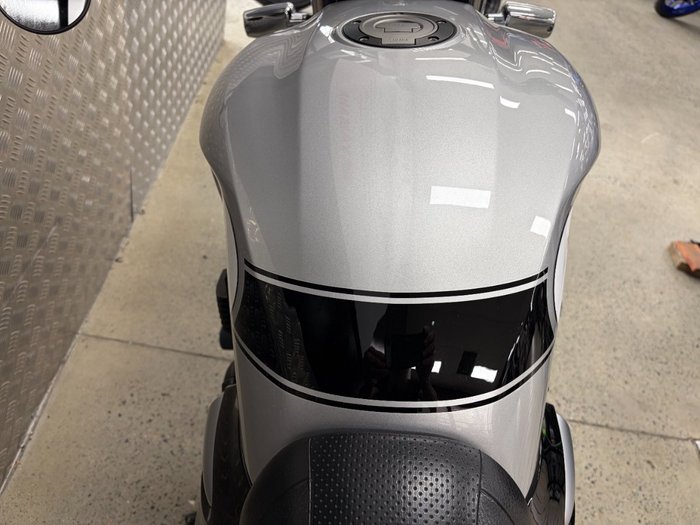 2016 Yamaha XJR1300 BLUE