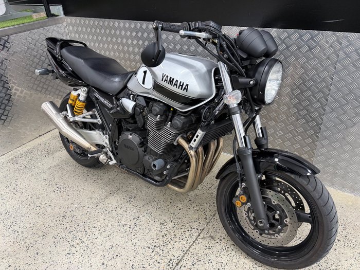 2016 Yamaha XJR1300 BLUE