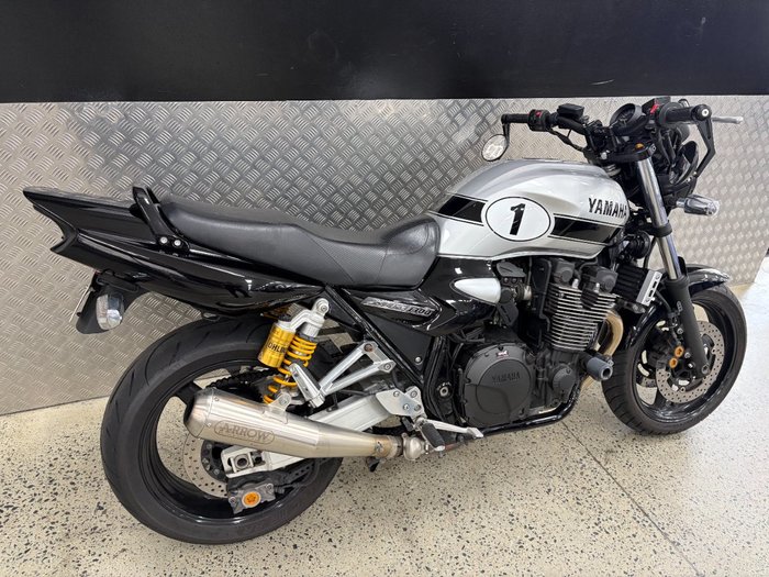 2016 Yamaha XJR1300 BLUE