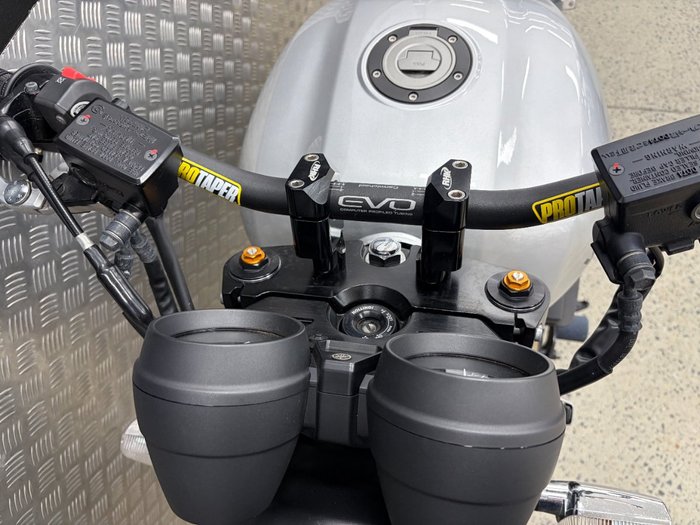 2016 Yamaha XJR1300 BLUE