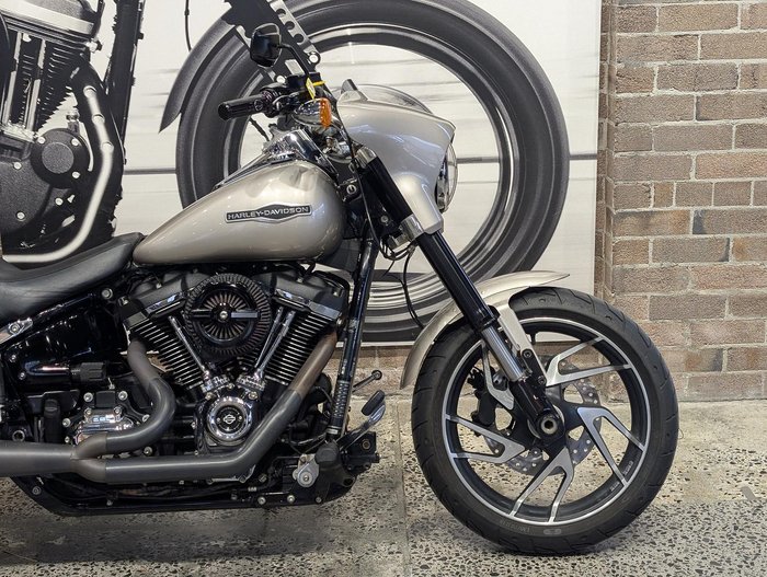2017 Harley-Davidson Sport Glide 107 (FLSB) Softail Silver