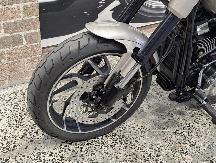 2017 Harley-Davidson Sport Glide 107 (FLSB) Softail Silver