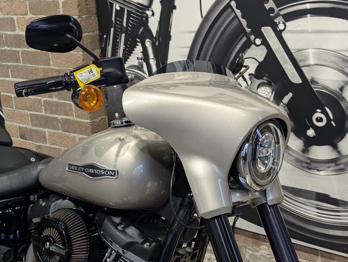 2017 Harley-Davidson Sport Glide 107 (FLSB) Softail Silver