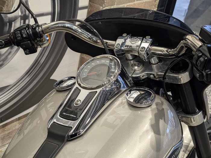 2017 Harley-Davidson Sport Glide 107 (FLSB) Softail Silver