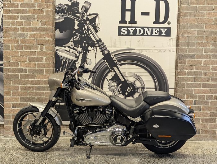2017 Harley-Davidson Sport Glide 107 (FLSB) Softail Silver