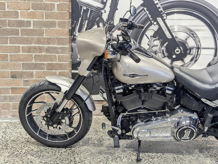 2017 Harley-Davidson Sport Glide 107 (FLSB) Softail Silver