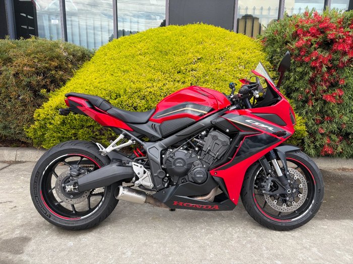 2023 Honda CBR650R Red