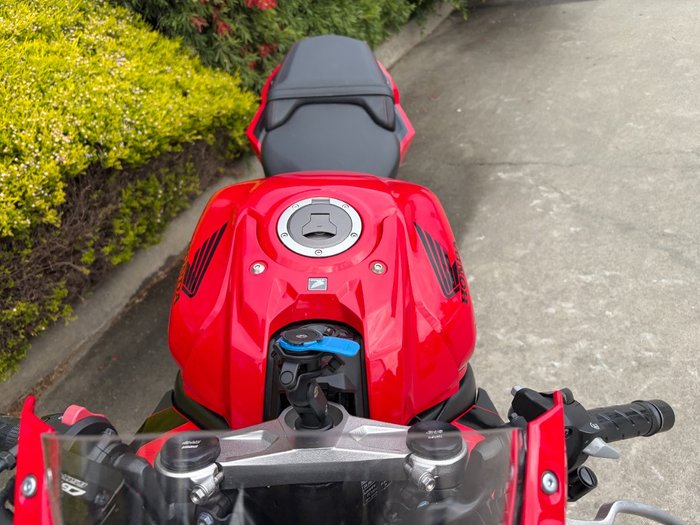 2023 Honda CBR650R Red