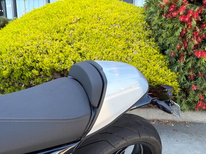 2024 BMW Motorrad R 12 nineT HL Black