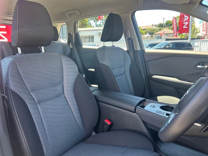 2025 Nissan X-TRAIL ST