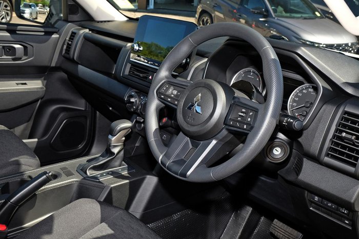 2025 Mitsubishi Triton GLX