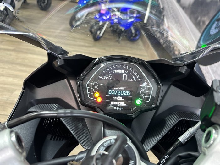 2025 Triumph DAYTONA 660 Black