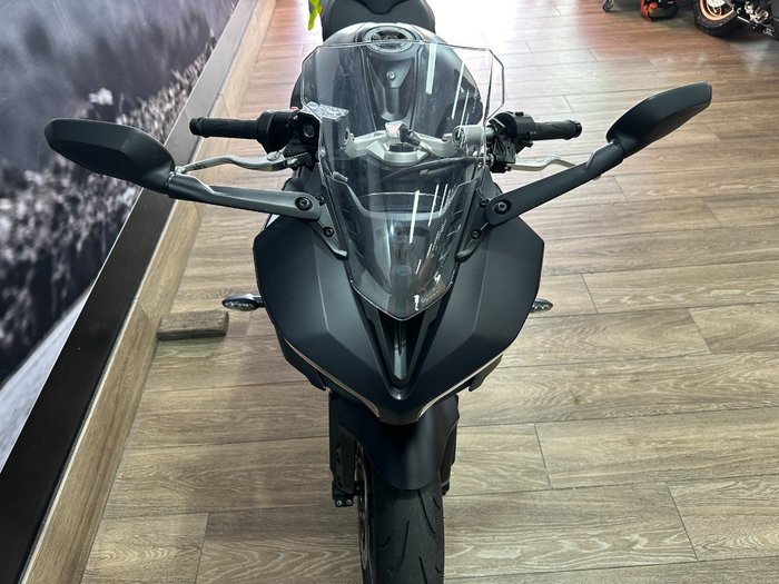 2025 Triumph DAYTONA 660 Black
