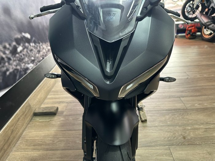 2025 Triumph DAYTONA 660 Black