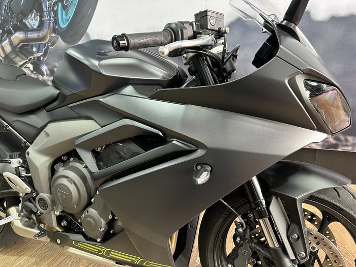 2025 Triumph DAYTONA 660 Black