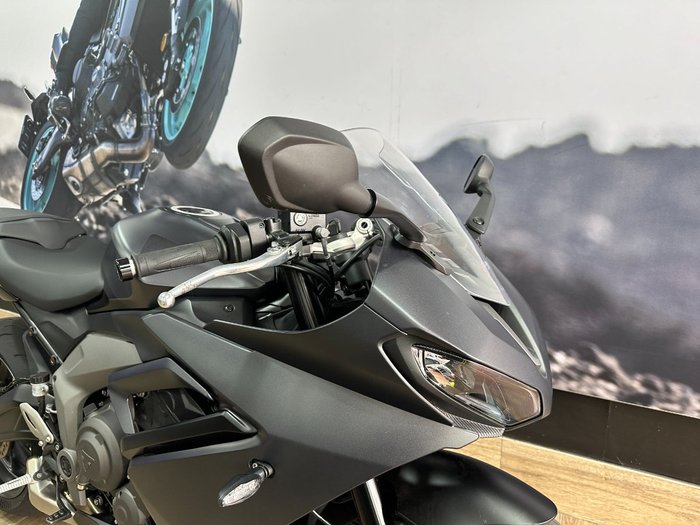 2025 Triumph DAYTONA 660 Black