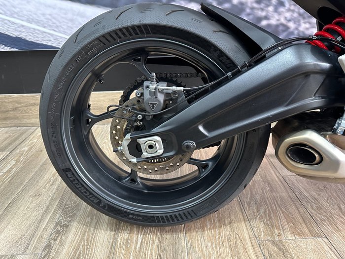 2025 Triumph DAYTONA 660 Black