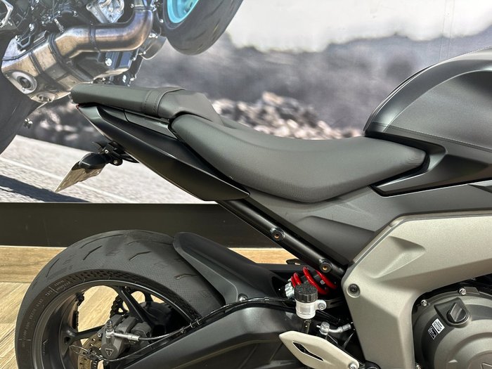 2025 Triumph DAYTONA 660 Black