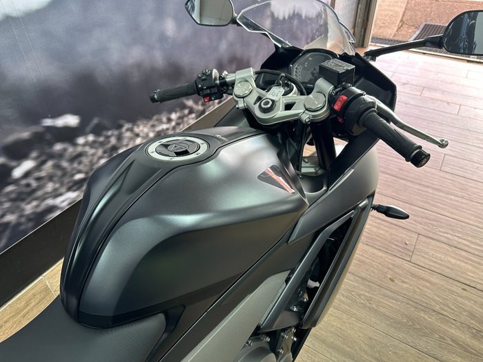 2025 Triumph DAYTONA 660 Black