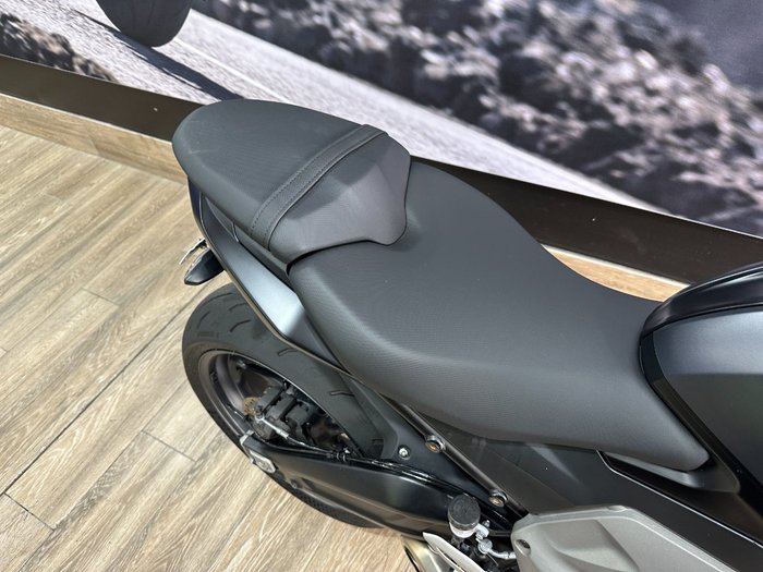 2025 Triumph DAYTONA 660 Black