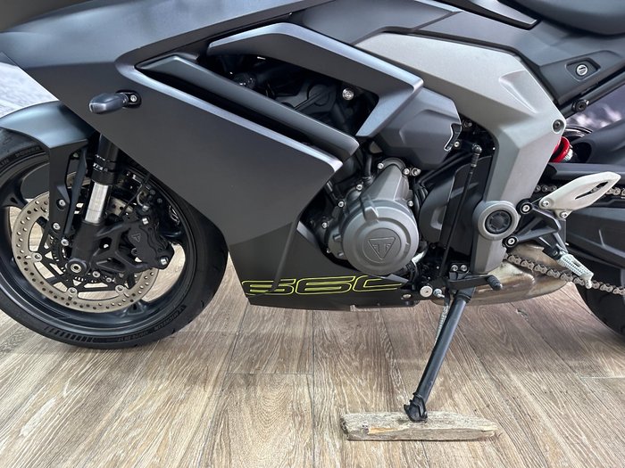 2025 Triumph DAYTONA 660 Black